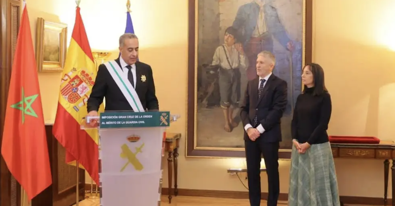 Marlaska otorga la más alta distinción de la Guardia Civil al jefe del espionaje marroquí