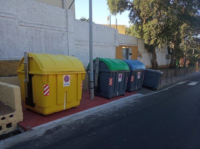Contenedores en Benzú / Cedida