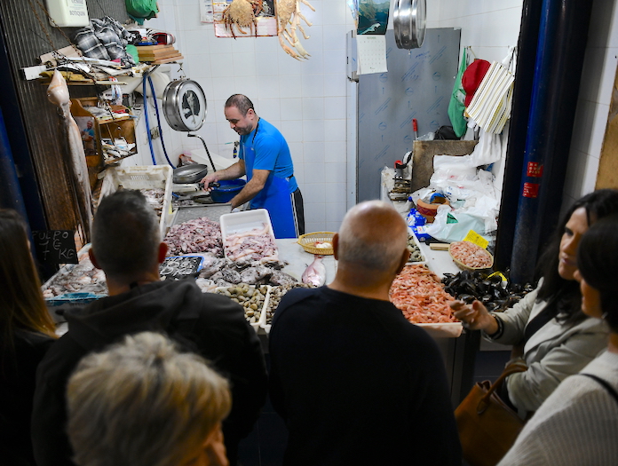 El mercado era un bullicio en esta mañana del 24 / Foto A.S.