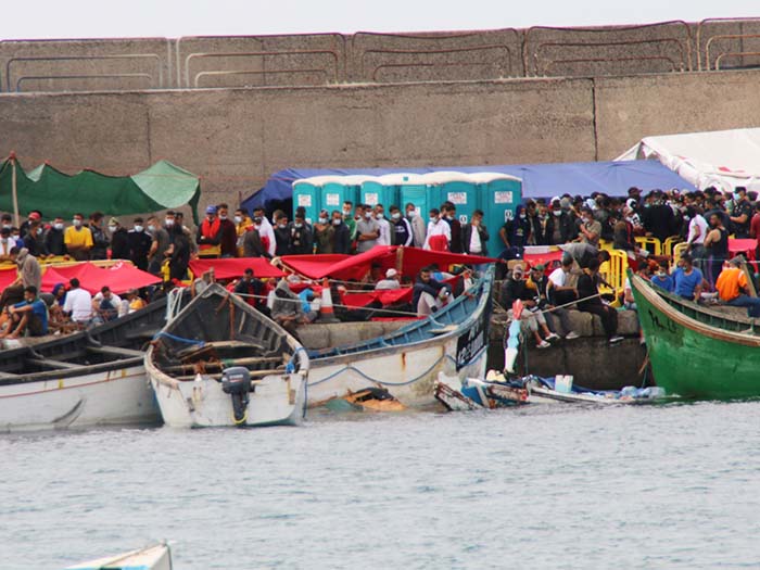 Inmigrantes en el Puerto de Arguineguín, en Gran Canaria. Foto: JEXA