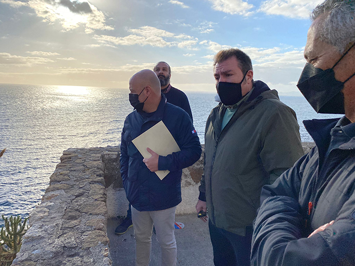 El PSOE en una visita en la barriada del Sarchal.