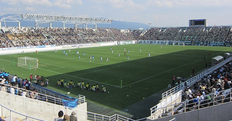 Imagen: https://pixabay.com/photos/soccer-football-stadium-field-90928/